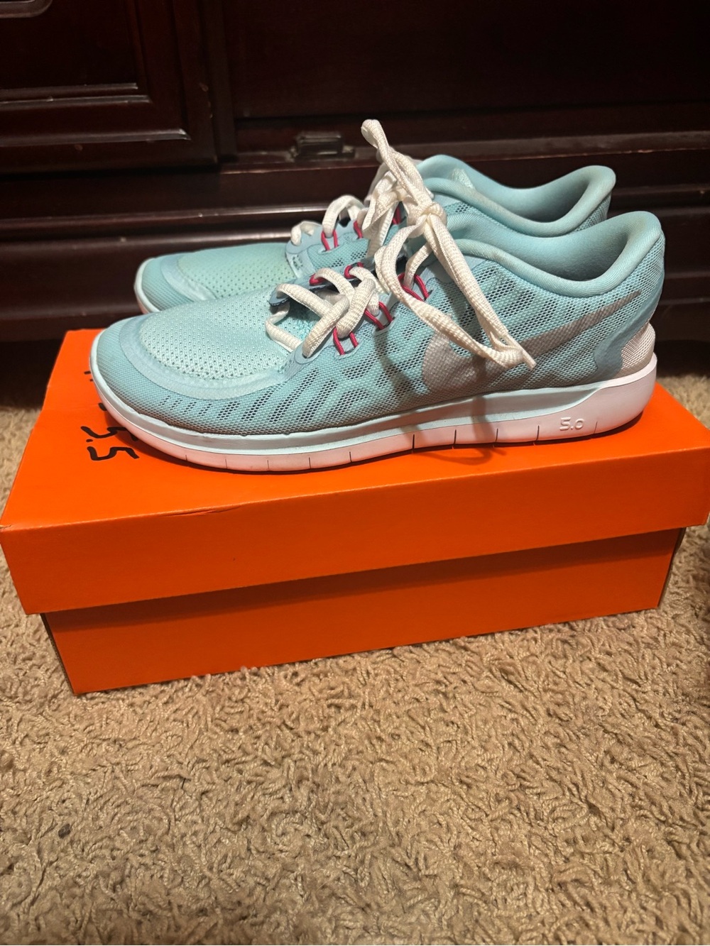 Like new Nike Women's Light Blue Mesh Athletic Sneakers with White Sole